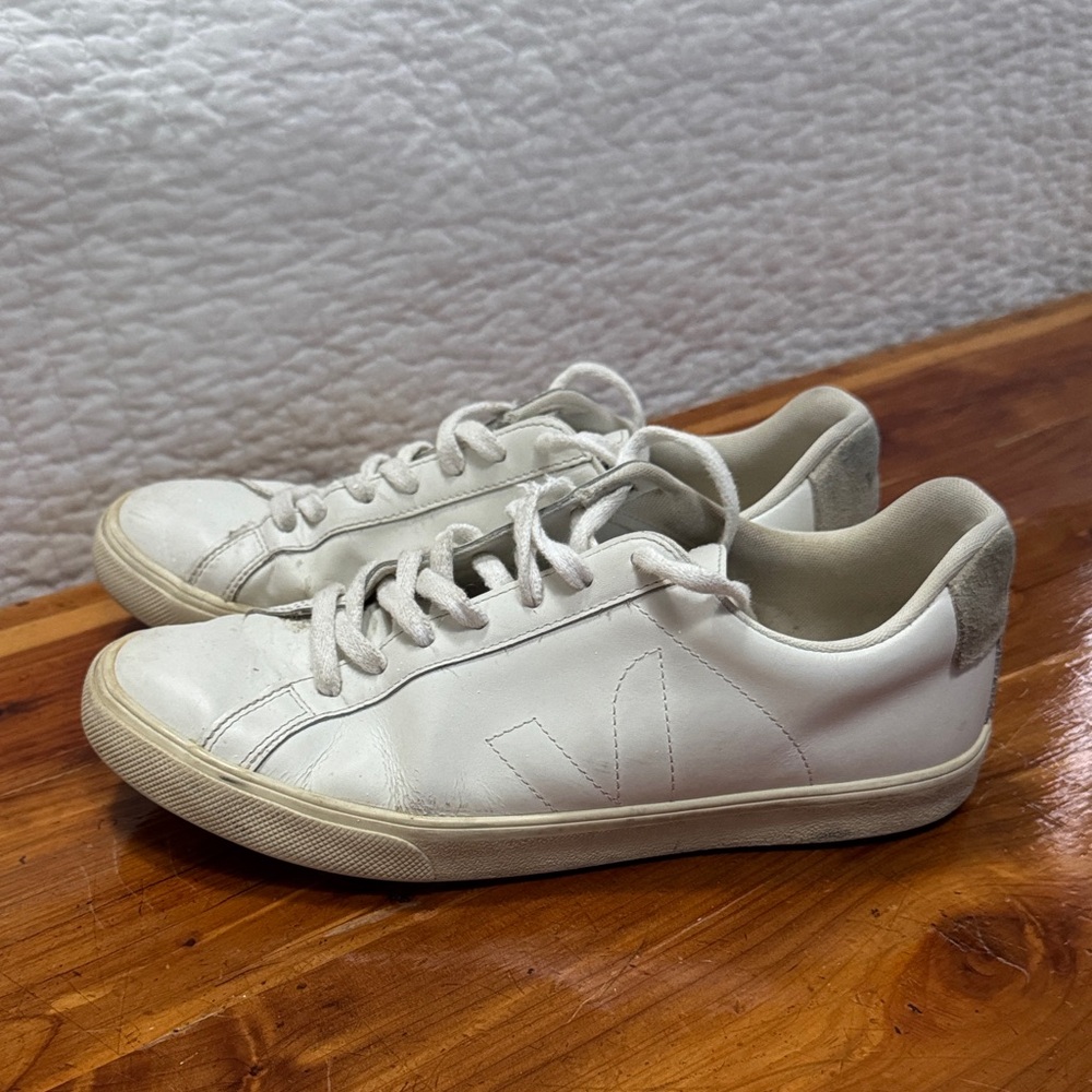 Veja | All White Esplar Leather Sneakers Size 9 / 40
